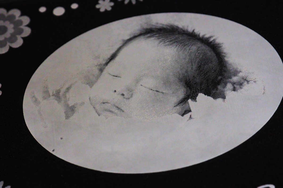 アクリル 赤ちゃん　写真の彫刻